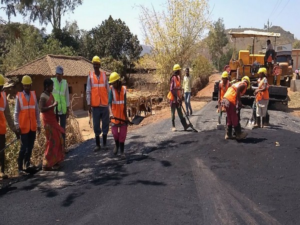 Delhi L-G Sets August Deadline for Village Projects
