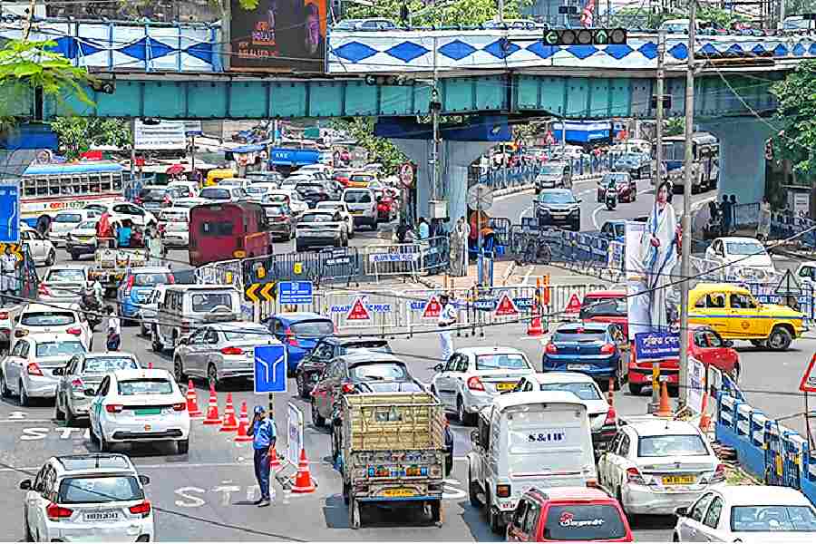 E M Bypass Enhancement New Lanes Planned to Ease Chingrighata Crossing Congestion