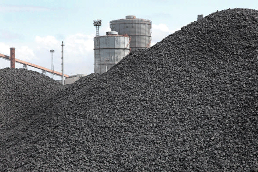 India's Coal Imports Surge 13% in April Amid Early Summer Demand