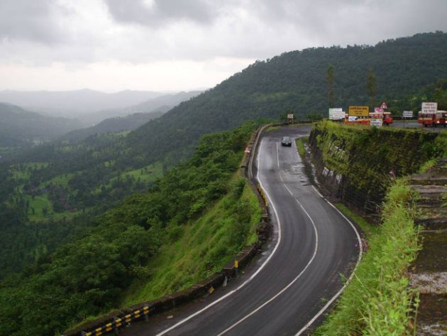 Landslide Halts Mumbai-Goa Highway Traffic