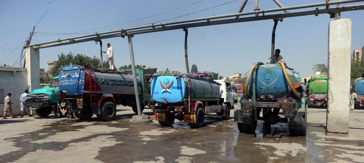 Water Crisis in Delhi's Sangam Vihar Exposes Monopoly of Tanker Mafia