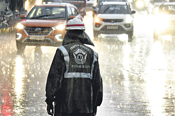 Hyderabad Traffic Police Mobilize Special Teams for Monsoon