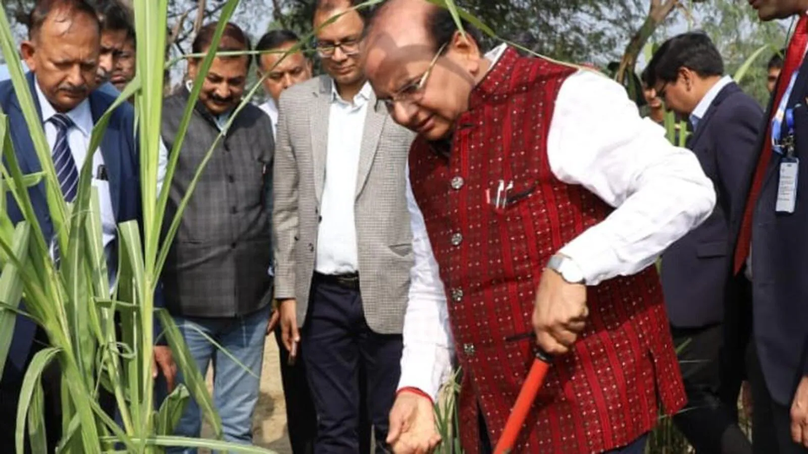 L-G Directs DMs to Expedite Village Works