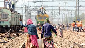 Central Railway Delays Persist Despite Track Upgrades