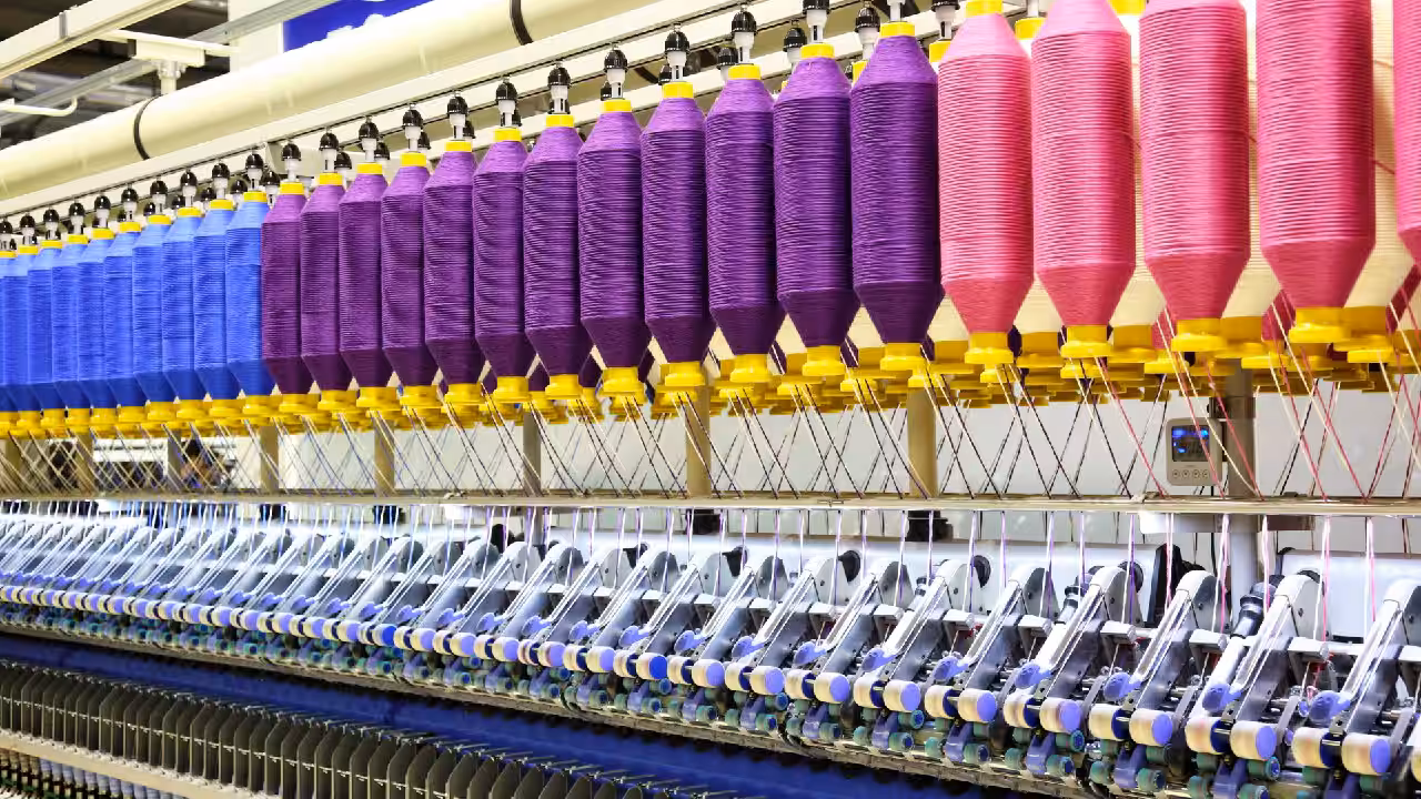 Surat Textile Crisis Triggers Worker Exodus