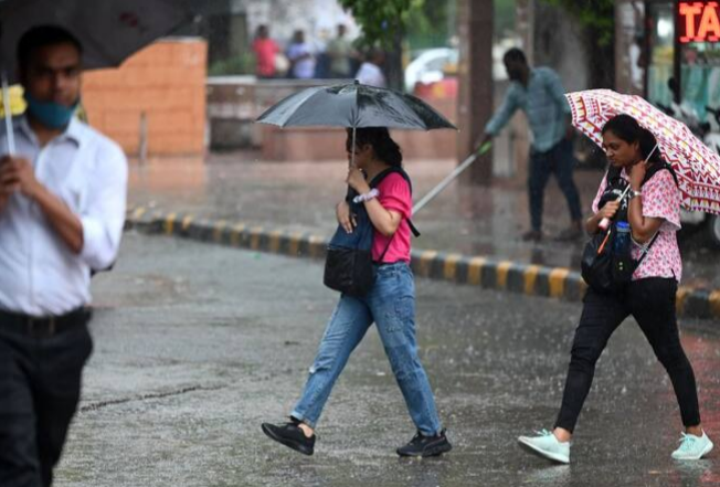 Delhi Sees Temperature Drop Amid Rain