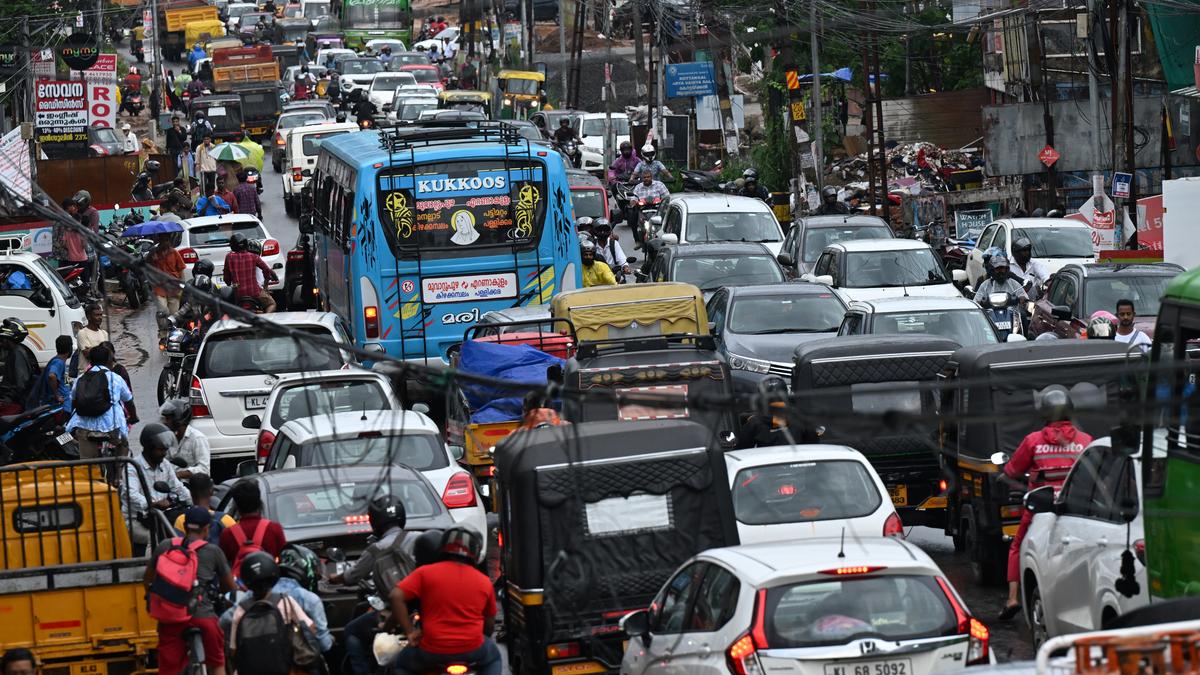 Kochi Metro's Kakkanad Extension Plagued by Traffic Gridlock Due to Road Widening Setback
