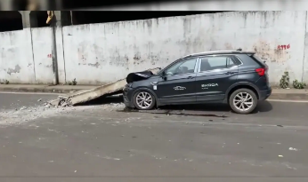 Mumbai Flyover Slab Collapses on Car