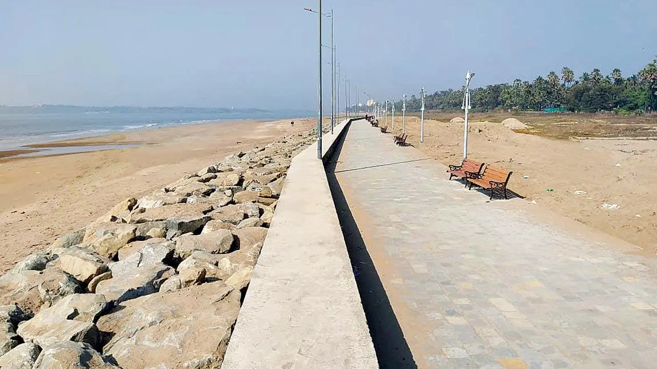 Mumbai's Aksa Beach Seawall Failure Sparks Regulatory Scrutiny