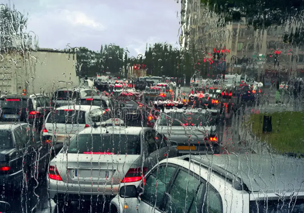 Rain Causes Major Traffic Snarls on Highways