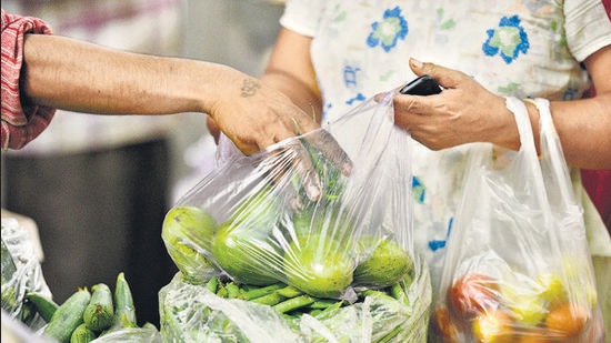 Delhi Struggles to Stamp Out Single-Use Plastics Despite Ban