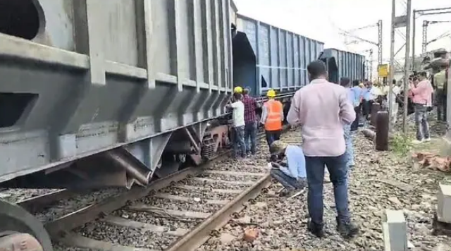 Goods Train Derails in Surat, Traffic Unaffected
