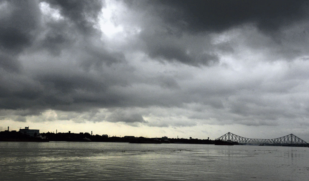 Kolkata Receives Rain Maximum Temperature Falls to 29.4°C