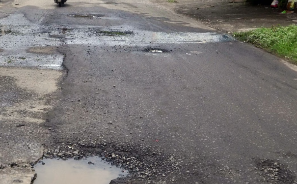 BMC Imposes Penalties Over Cracked Aarey Road