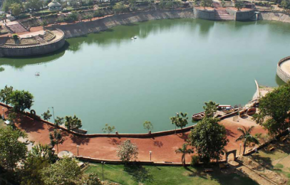 Vastrapur Lake Revamp Delayed Amid Budget Issues