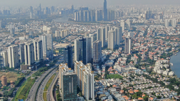 Real Estate Market Shows Mixed Signals