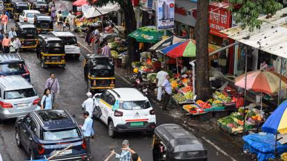BMC Clears 14 Illegal Hawker Hotspots in Andheri
