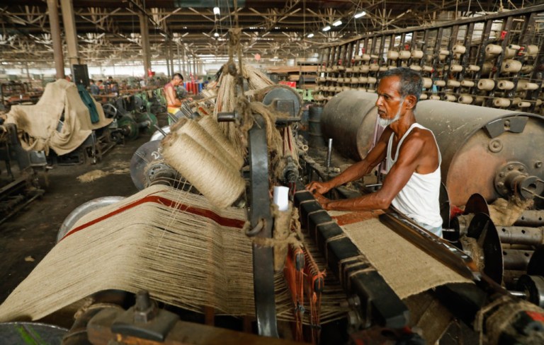 Maharashtra Earmarks ₹1500 Crore for Mill Workers’ Housing