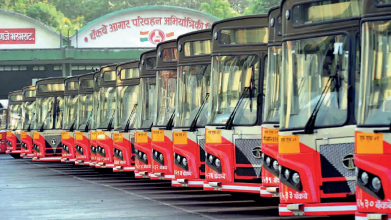 The Dyeing Buses & Decaying Public Transport of Mumbai