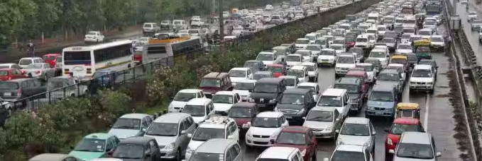 Delhi Traffic Hit Hard by Rainfall