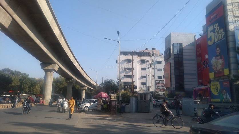 Thaltej Road Extension to Displace Residents and Businesses