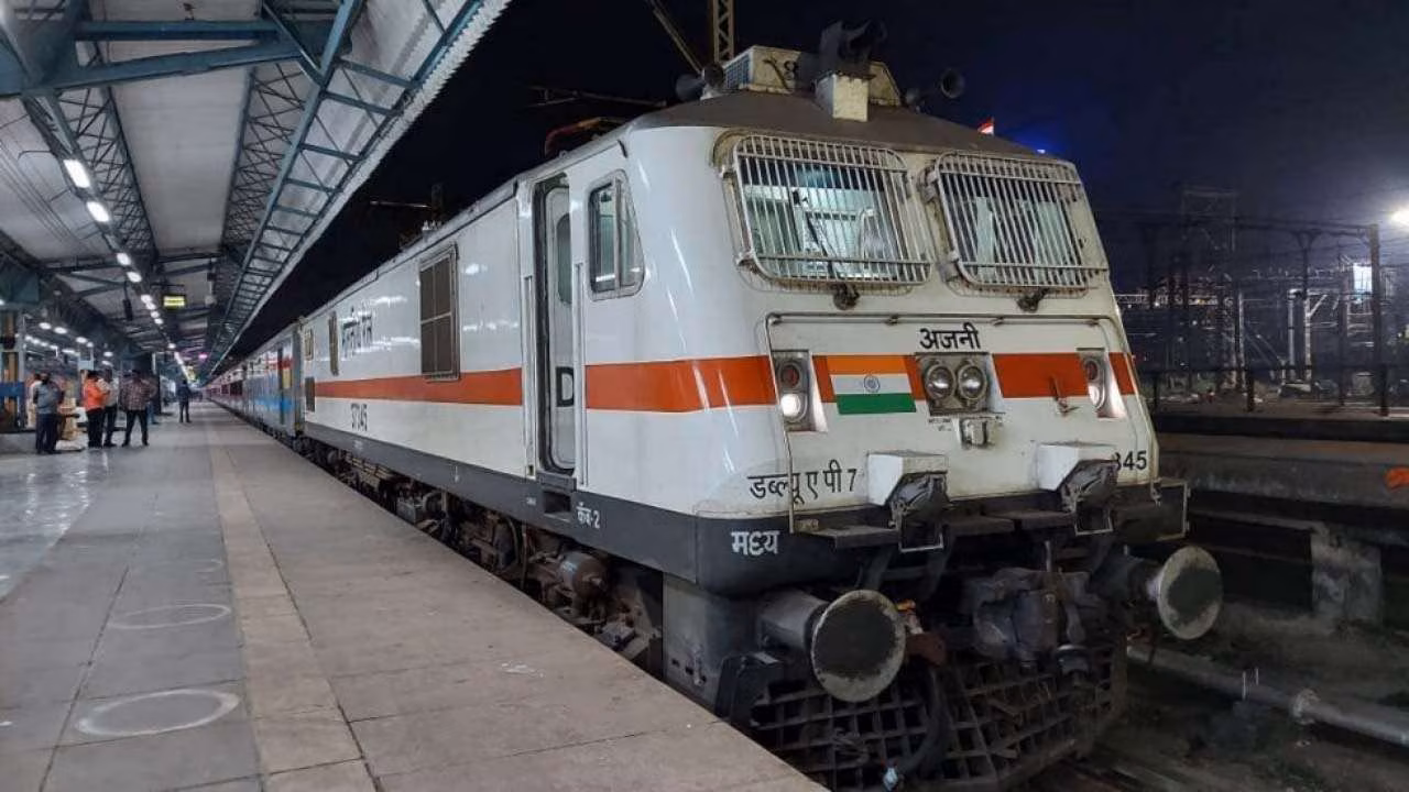 Prayagraj Rail Division Issues Strong Warning to Farmers