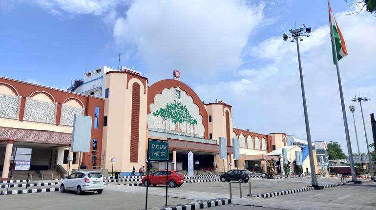 Vadodara Division Upgrades 18 Railway Stations for Better Travel