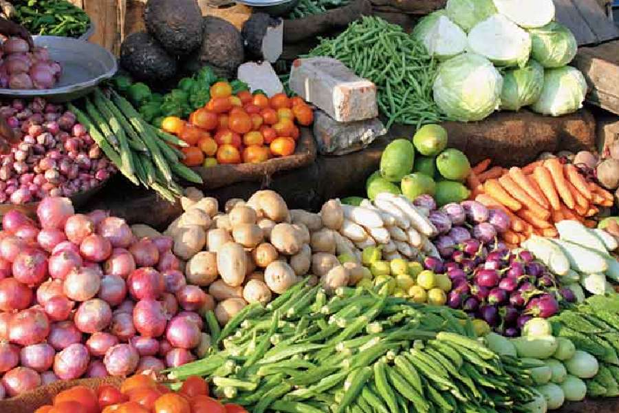 Cyclone Dana Drives Soaring Vegetable Prices Across Kolkata