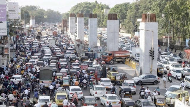Metro Pillar Construction Worsens Pune’s Baner Road Traffic