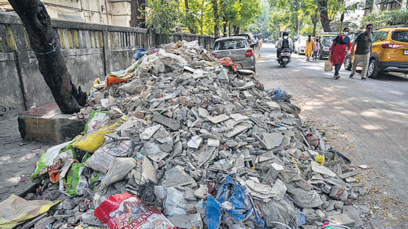 BMC Imposes ₹90,000 Fine on Illegal Dumping in Borivali West