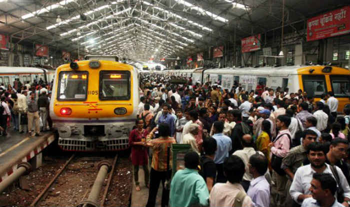 Harbour Line Disruption in Mumbai Due to Technical Glitch