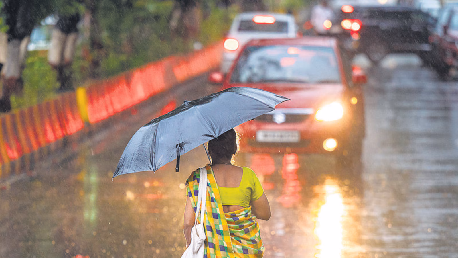 Unseasonal Rain Hits Mumbai, Brings High Humidity
