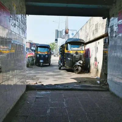 Mumbai's Subway Under Cleanliness and Maintenance Divide Between City and Suburbs