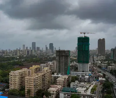 Mumbai Real Estate Sees 5% Growth in Registrations, Premium Housing Leads the Charge