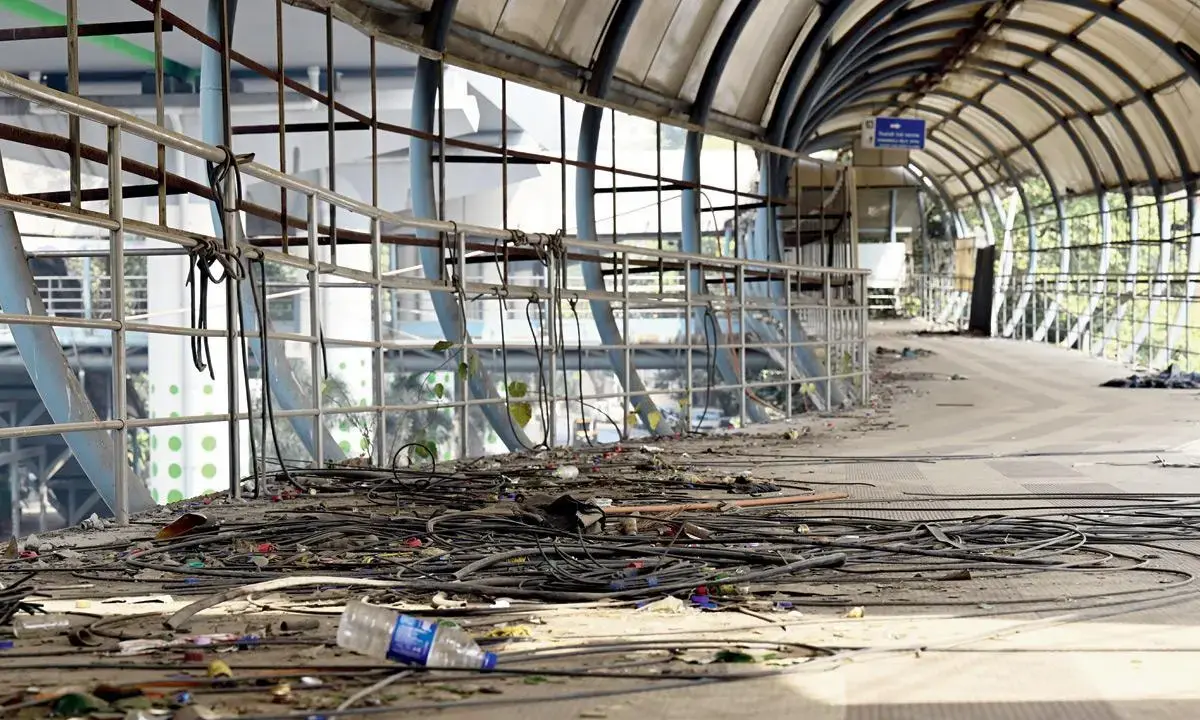 Mumbai’s ₹900 Crore Investment in Pedestrian Safety Now Overrun by Encroachers