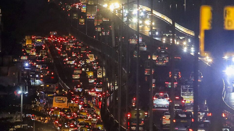Cyclone Fengal Brings Chaos to Bengaluru Traffic