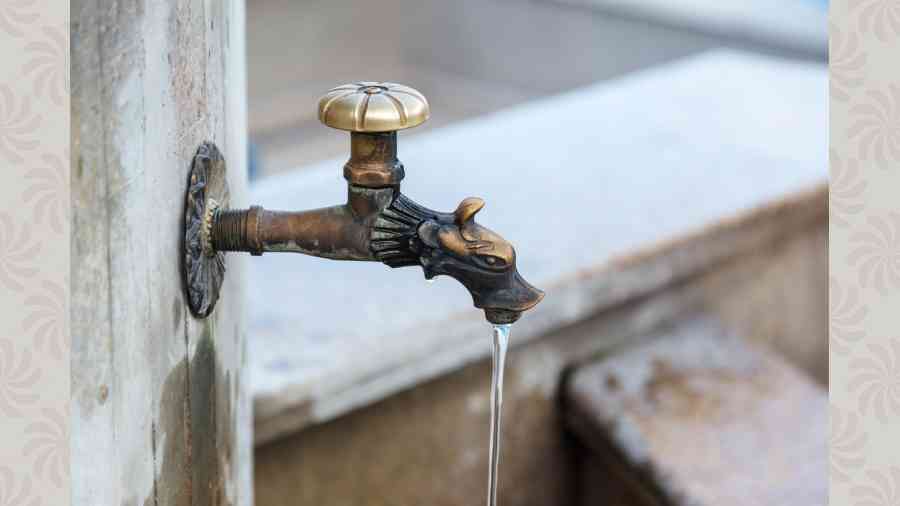 Water supply disrupted in Kochi due to a pipeline burst near Thammanam, affecting West Kochi and Cheranellore
