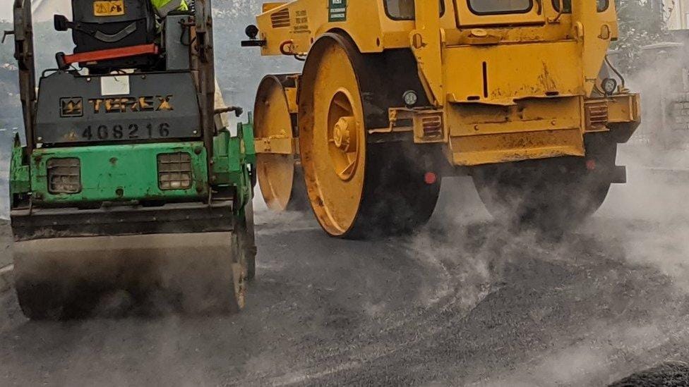 Uncovered Construction Vehicles Pose Growing Threat to Pune’s Roads and Commuters