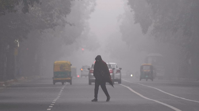 Pune sees relief from cold wave as temperatures rise, but dense fog disrupts visibilit