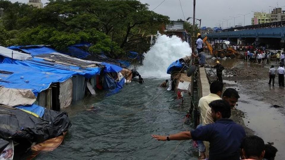 Bandra Pipeline Burst Wastes Lakhs of Litres; Water Cuts Ahead