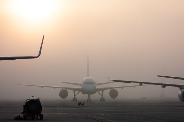 Delhi Airport Issues Advisory for Non-CAT III Compliant Flights Due to Fog