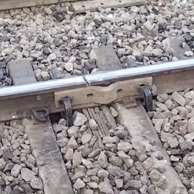 Vaitarna Track Crack Causes 30-Minute Delays in Mumbai Trains