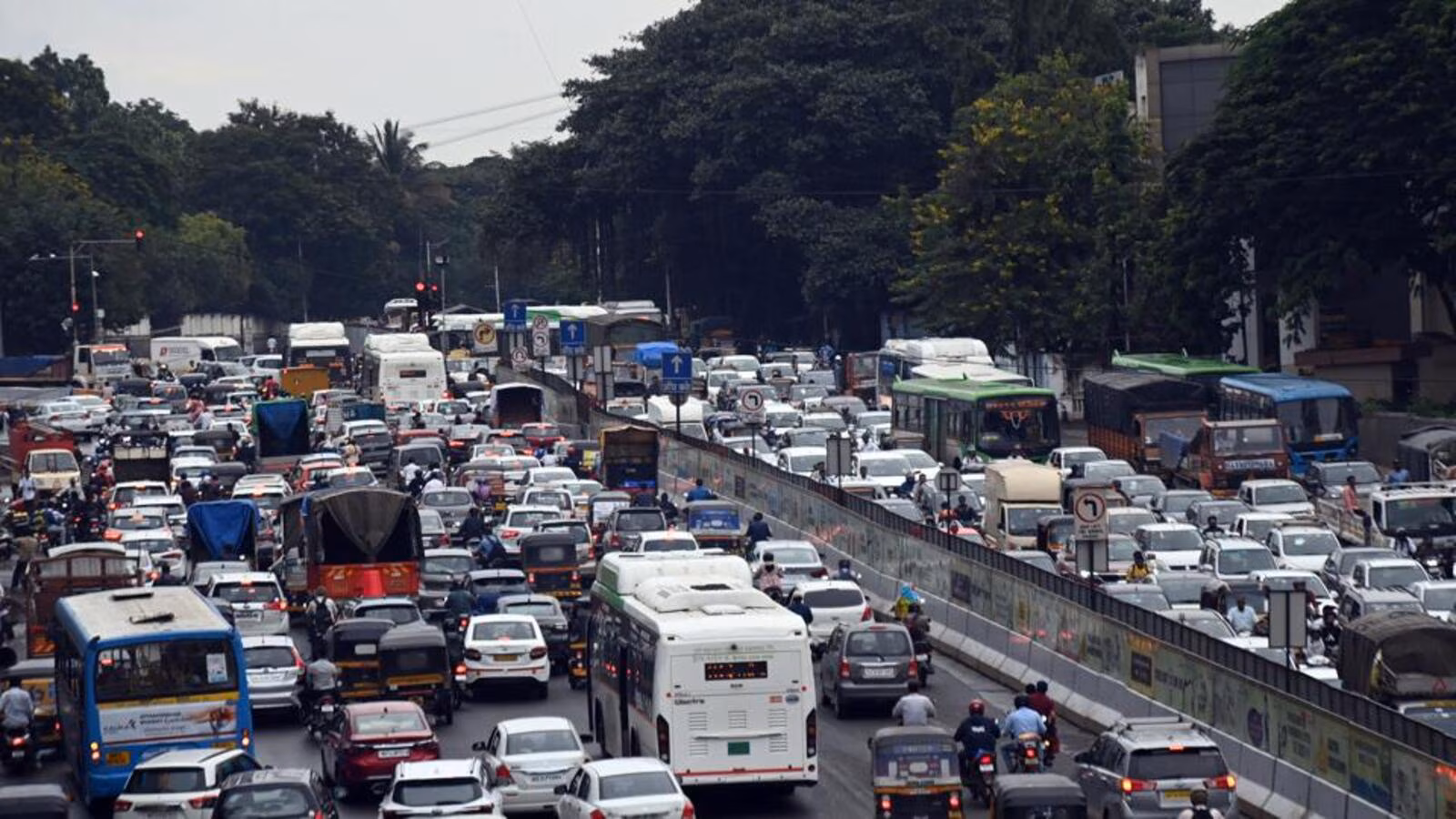 Pune Traffic Police Cuts Commuting Time on Solapur Road by 25%