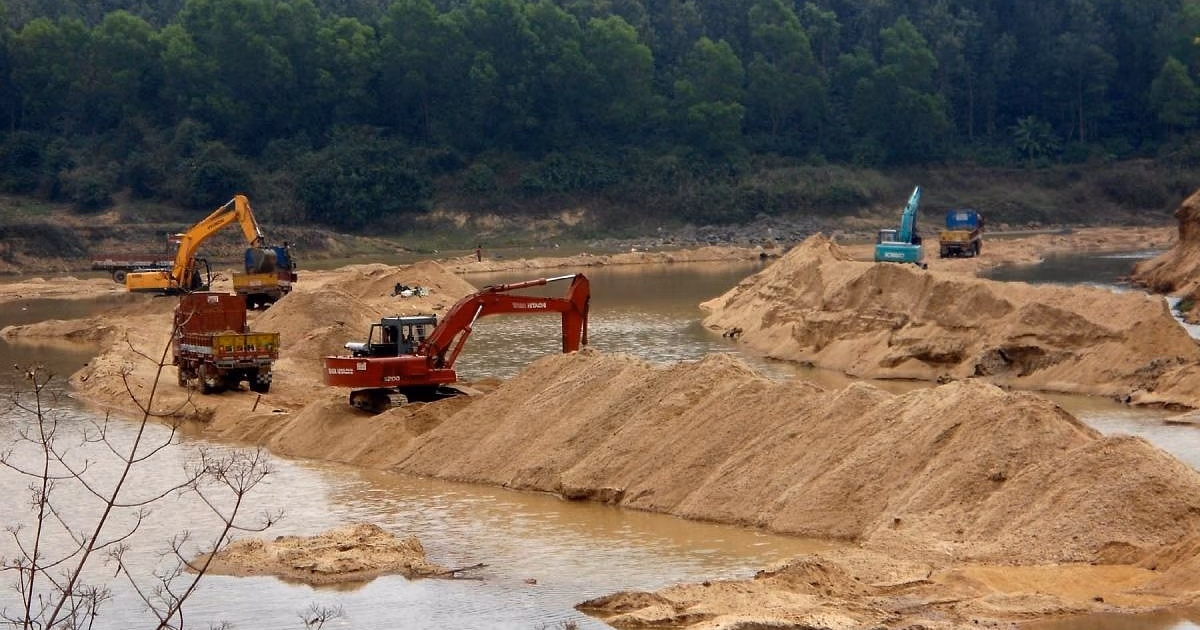 Maharashtra Reverses Sand Policy After ₹700 Crore Loss, Proposes Auction-Based System