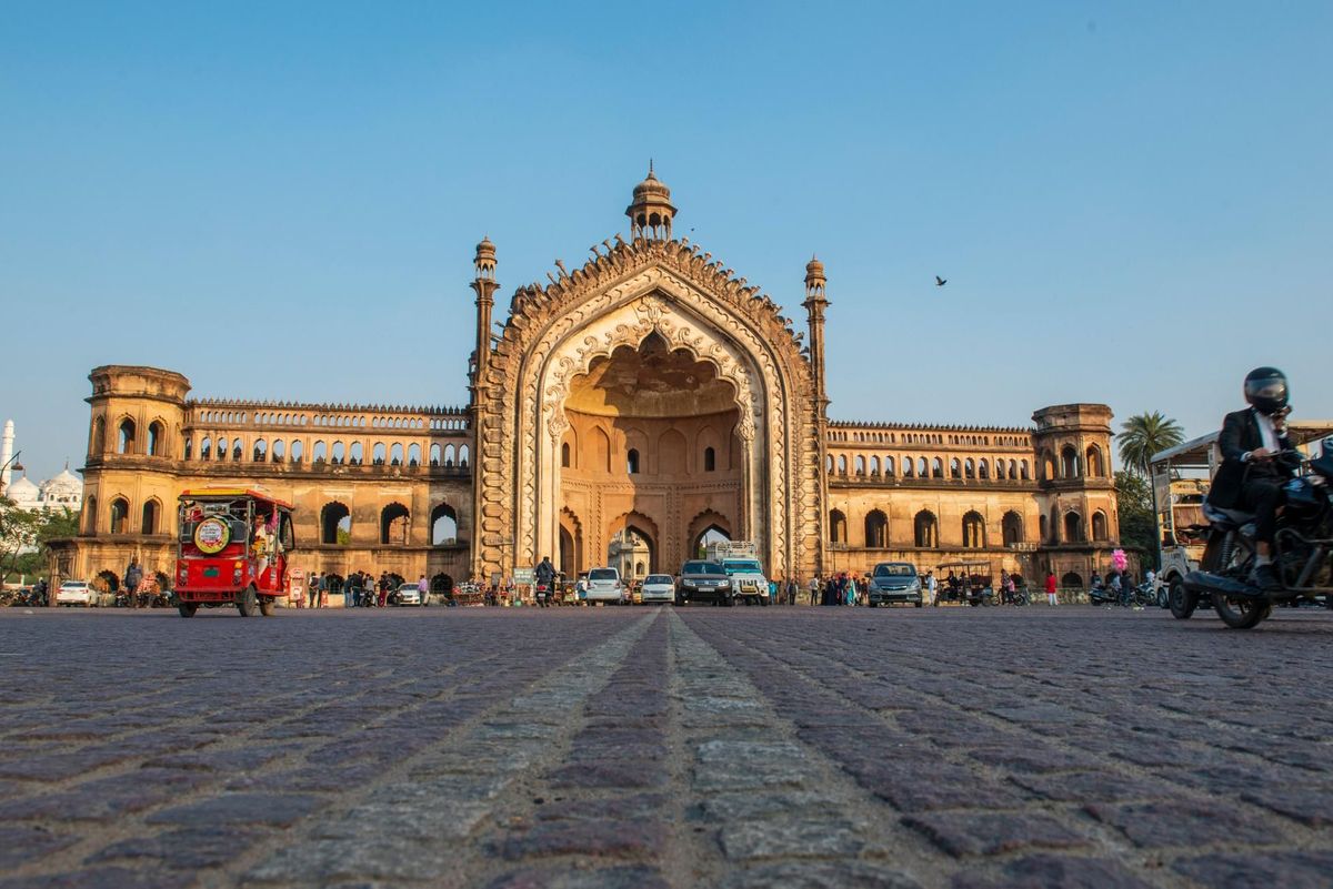 Tourism Minister Urges Urgent Action to Complete Infrastructure Projects in Lucknow