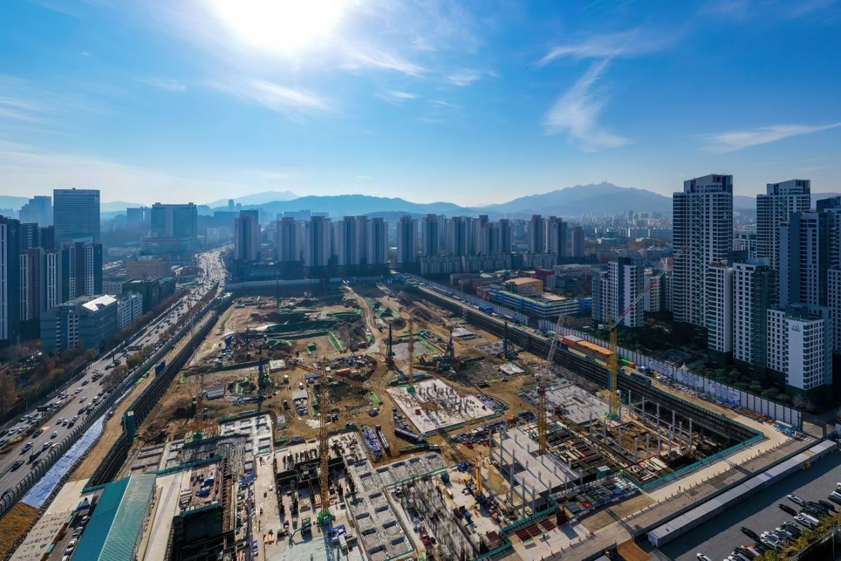 Maharashtra Self-Redevelopment Stagnates as 10,000 Societies Await Approvals