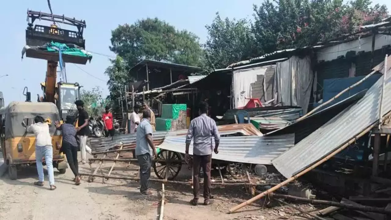 GCC Clears Encroachments on Sardar Patel Road Amid Pedestrian Woes