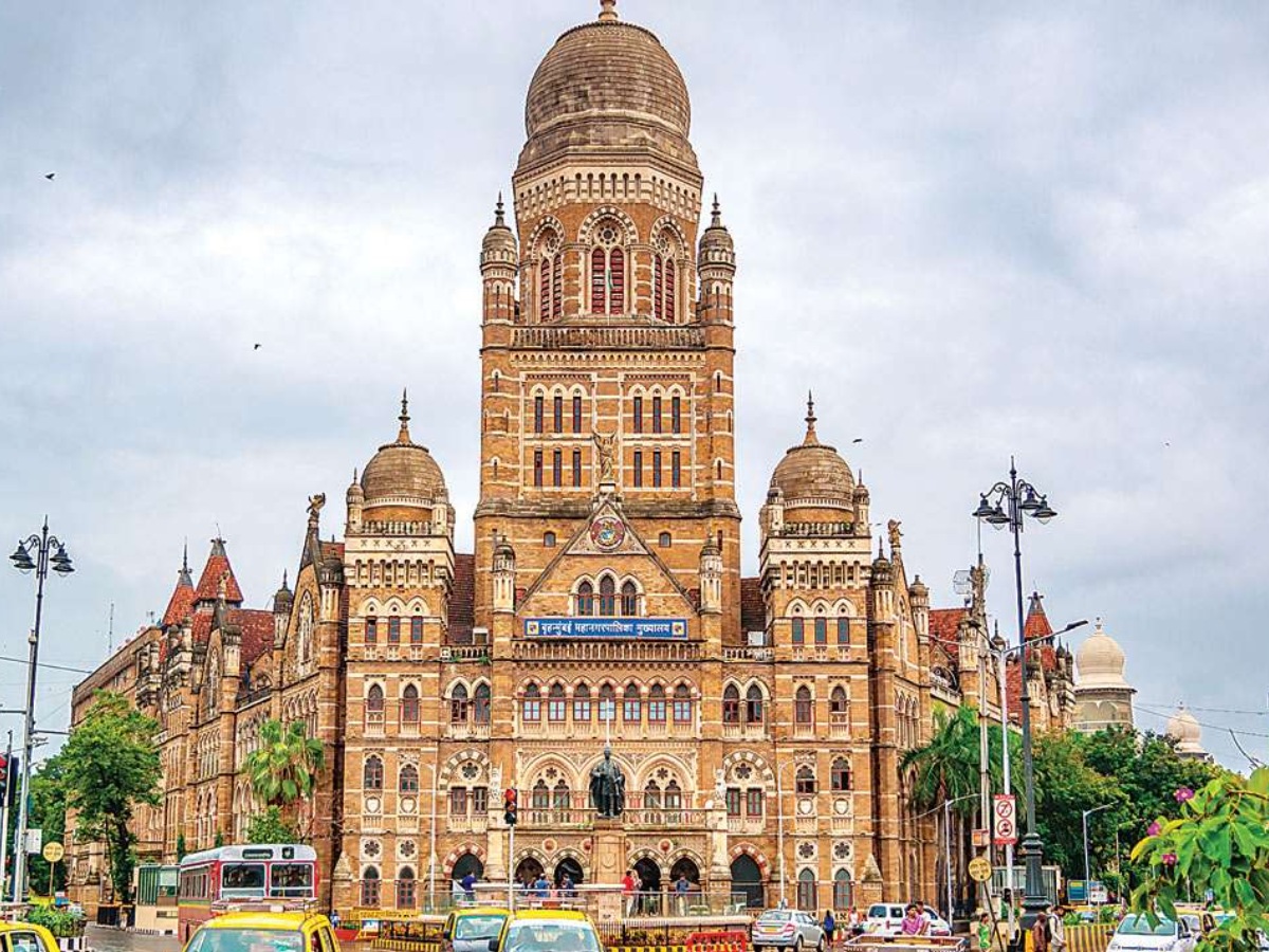 BMC Cracks Down on Open Waste Burning with ₹1000 Fine