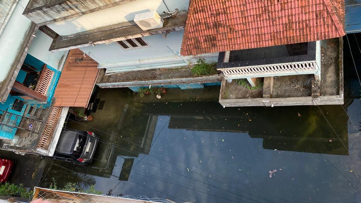 Kochi STP Construction Faces Setbacks from Frequent Tidal Floods