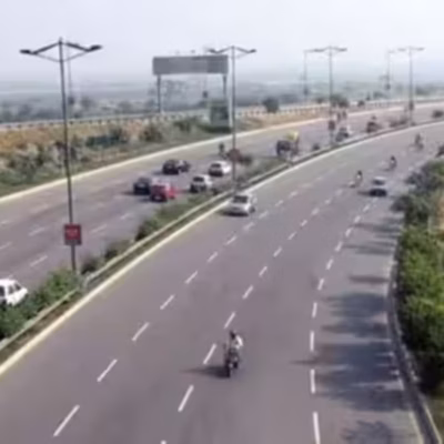 Flyover delay on Mumbai Pune route raises safety concerns
